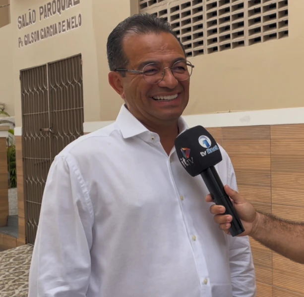 Adailton na casa de Valmir: “Decisão sobre renúncia sai nas próximas horas”