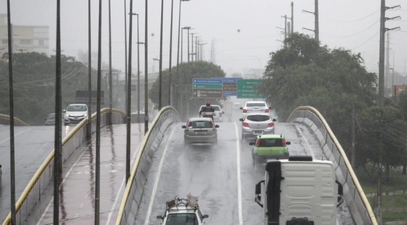Alerta de chuvas fortes segue em Sergipe até terça-feira