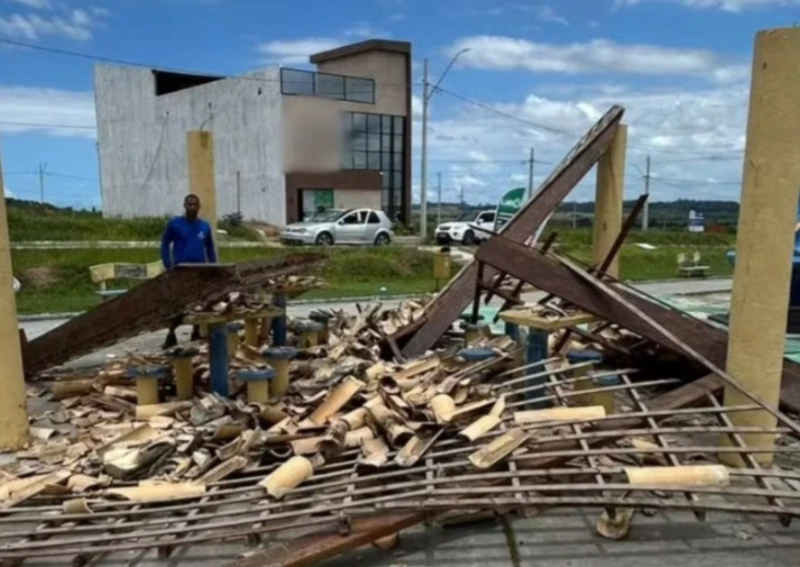 Homem fica ferido após desabamento parcial de quiosque em Japaratuba