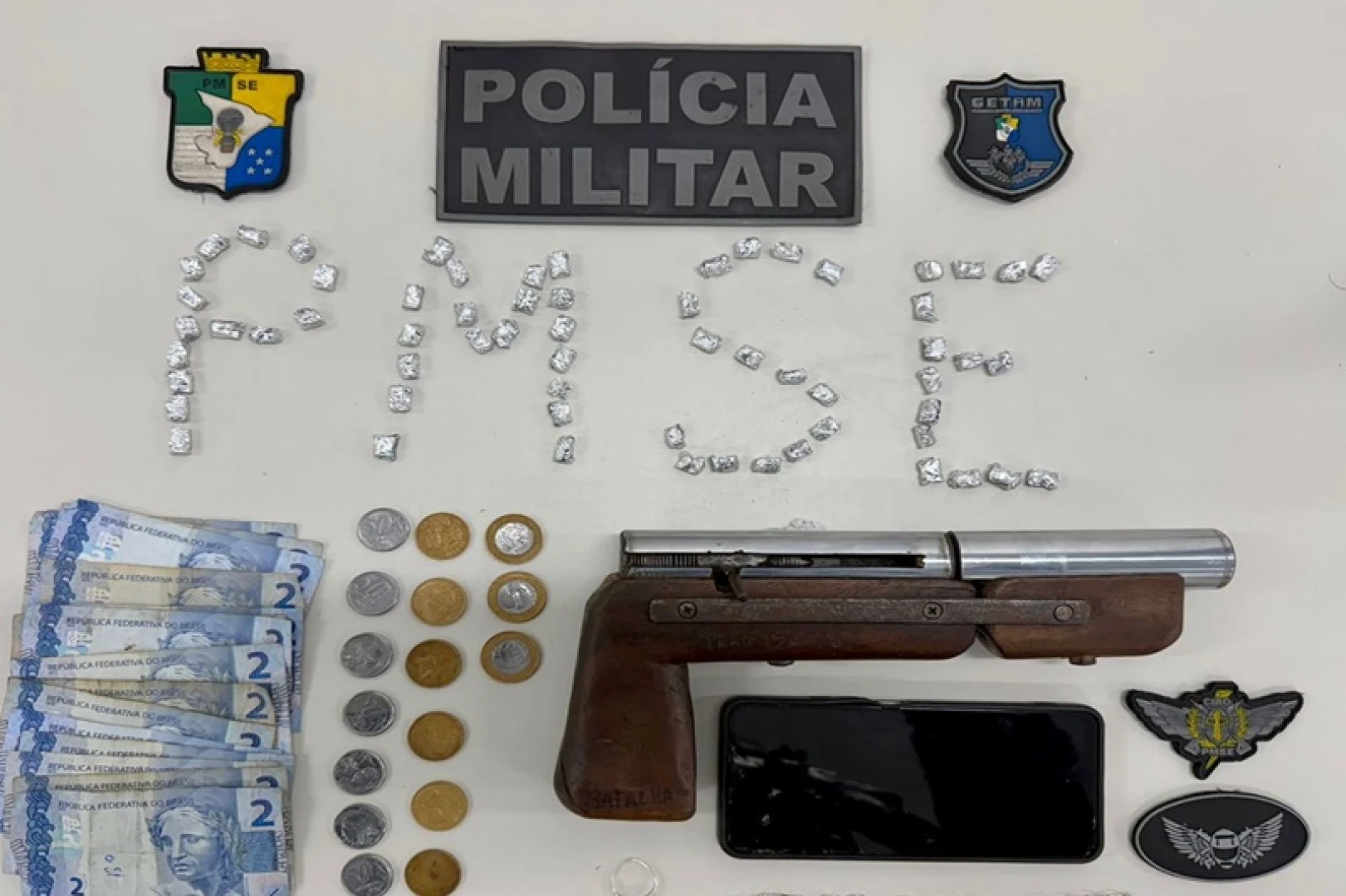 Homem é preso por suspeita de tráfico de drogas no Bairro Siqueira Campos, em Aracaju