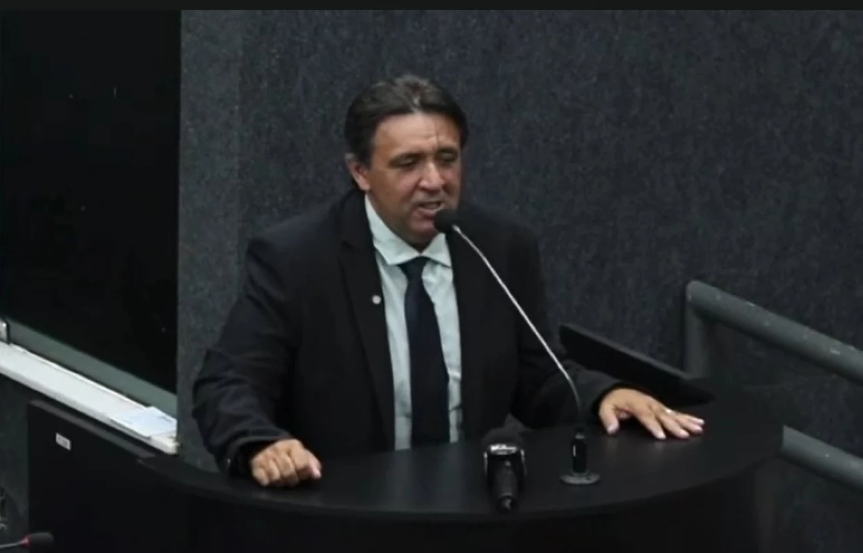 Zequinha da Cenoura é empossado prefeito de Itabaiana após renúncia de Valmir de Francisquinho